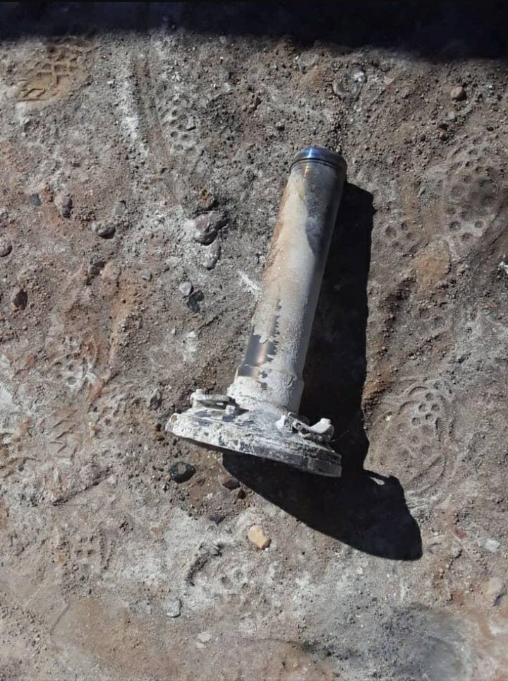 Regarding the ammunition used, the Sahrawi journalist showed some debris that might indicate the initial diameter but no more than that. On the other hand, we got our hands on the photos taken by the MINURSO mission that conducted the investigation last November 3, and we can confirm that it is a MAM submunition