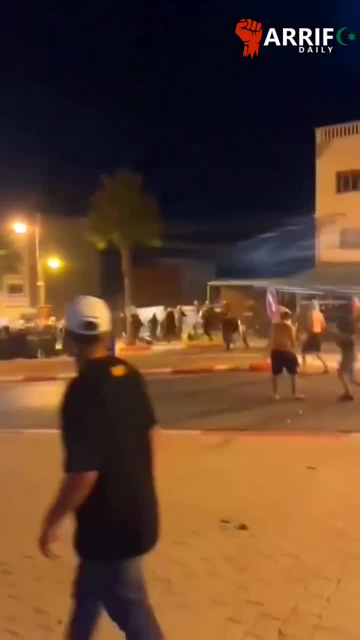 Morocco: following the passing of Ahmed Zafzafi and the appearance of his son Nasser, the country's most famous political prisoner, at his funeral, the situation in the Rif is tense.Last night protesters clashed with riot police right in the center of al-Hoceima
